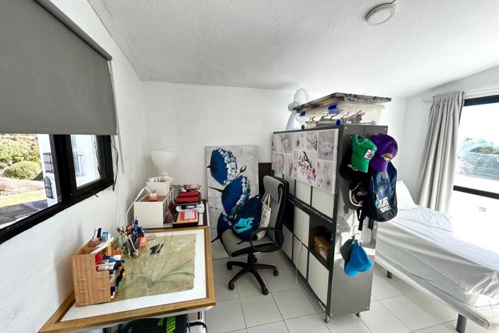 Image No.14-4 Bed Townhouse for sale