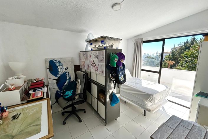 Image No.17-4 Bed Townhouse for sale