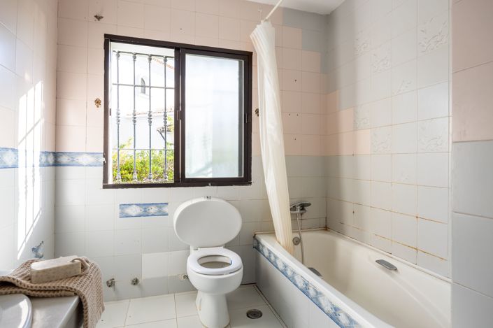 Image No.27-4 Bed Townhouse for sale