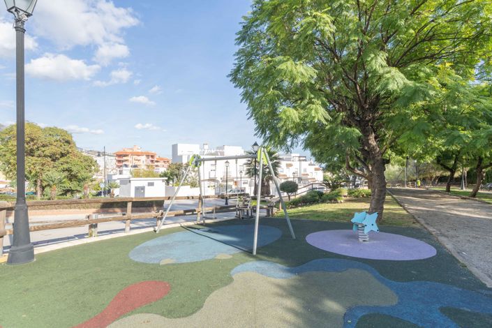 Image No.30-4 Bed Townhouse for sale