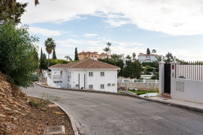 Image No.17-4 Bed Plot for sale