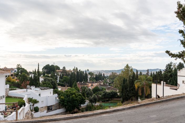 Image No.25-4 Bed Plot for sale