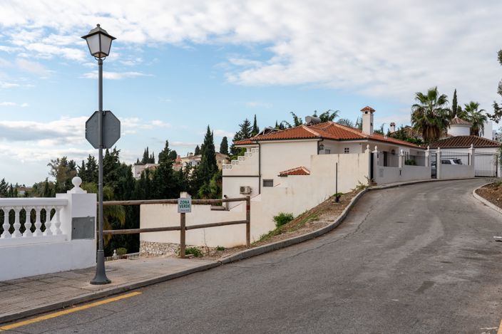 Image No.26-4 Bed Plot for sale