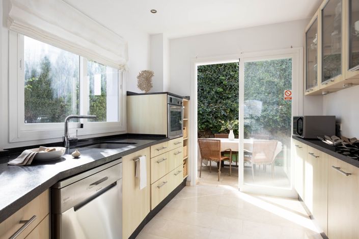 Image No.12-6 Bed House for sale