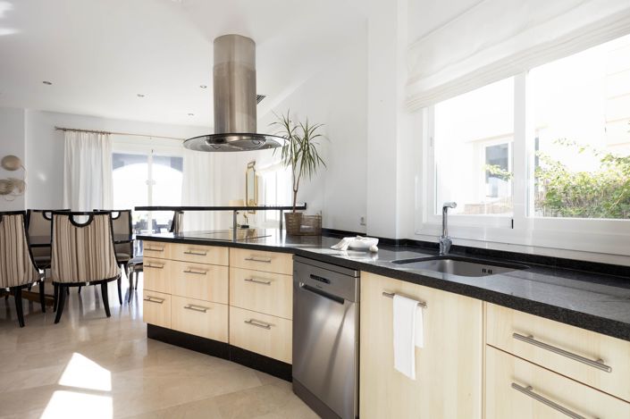 Image No.14-6 Bed House for sale