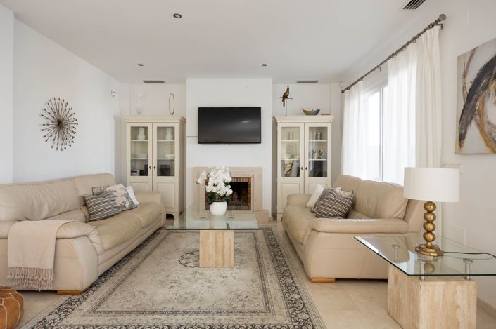 Image No.16-6 Bed House for sale