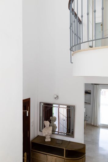 Image No.18-6 Bed House for sale