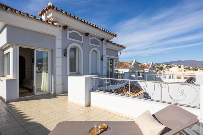 Image No.24-6 Bed House for sale