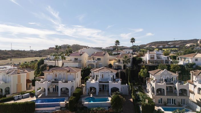 Image No.30-6 Bed House for sale