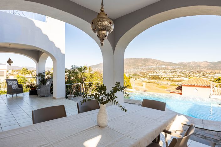 Image No.4-6 Bed House for sale