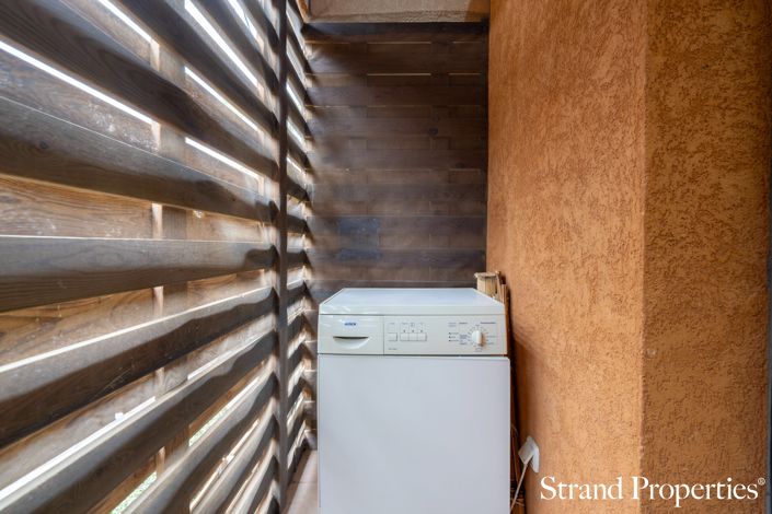 Image No.12-2 Bed House for sale