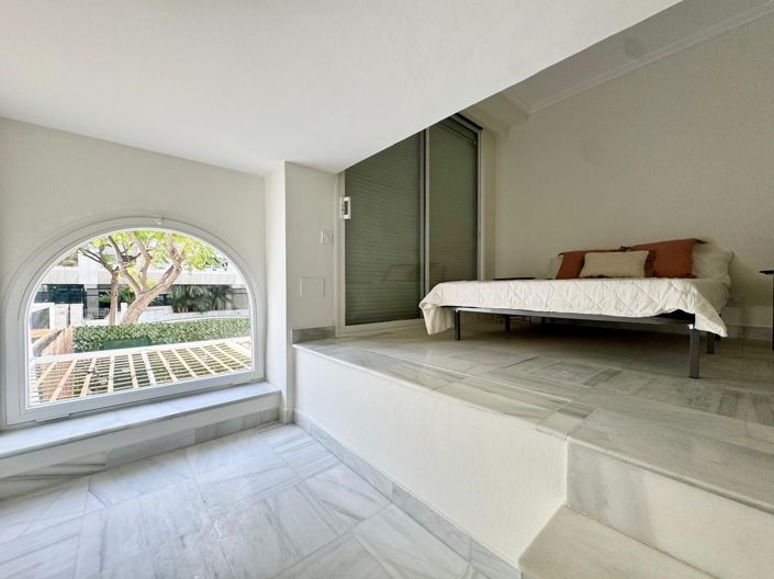 Image No.3-3 Bed House for sale