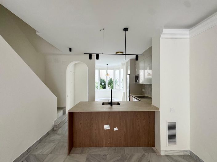 Image No.9-3 Bed House for sale