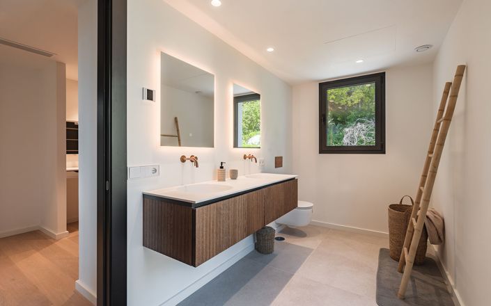 Image No.28-5 Bed House for sale