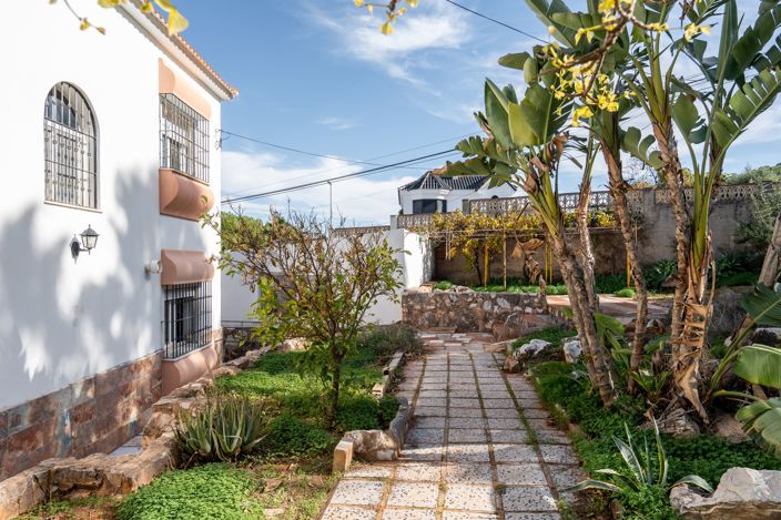 Image No.10-5 Bed House for sale