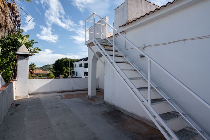 Image No.15-5 Bed House for sale