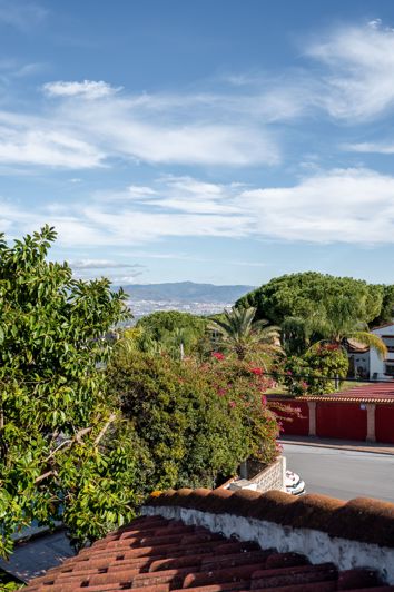 Image No.17-5 Bed House for sale