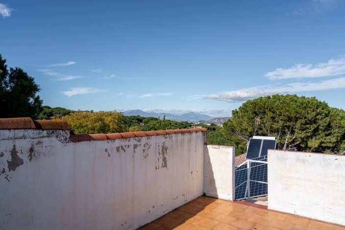 Image No.18-5 Bed House for sale