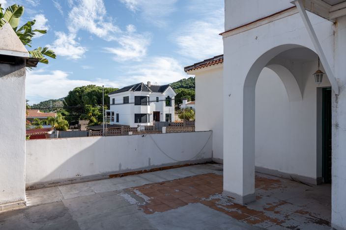 Image No.21-5 Bed House for sale