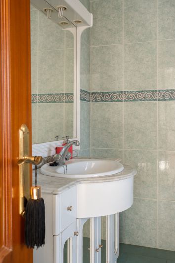 Image No.27-5 Bed House for sale