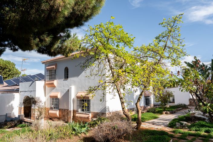 Image No.6-5 Bed House for sale