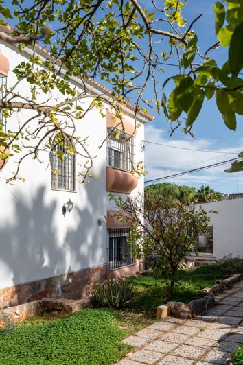 Image No.9-5 Bed House for sale