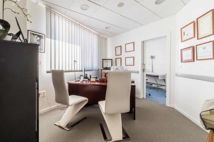 Image No.12-Commercial de 10 chambres à vendre à Marbella