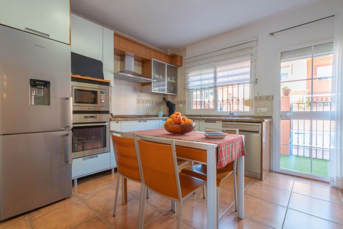 Image No.12-4 Bed House for sale