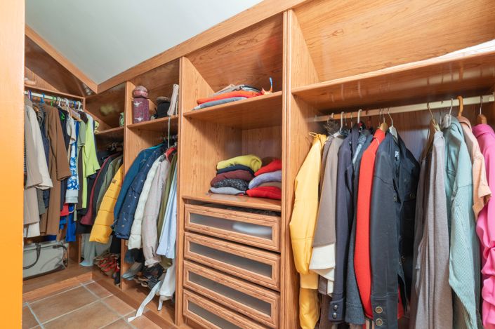 Image No.17-4 Bed House for sale