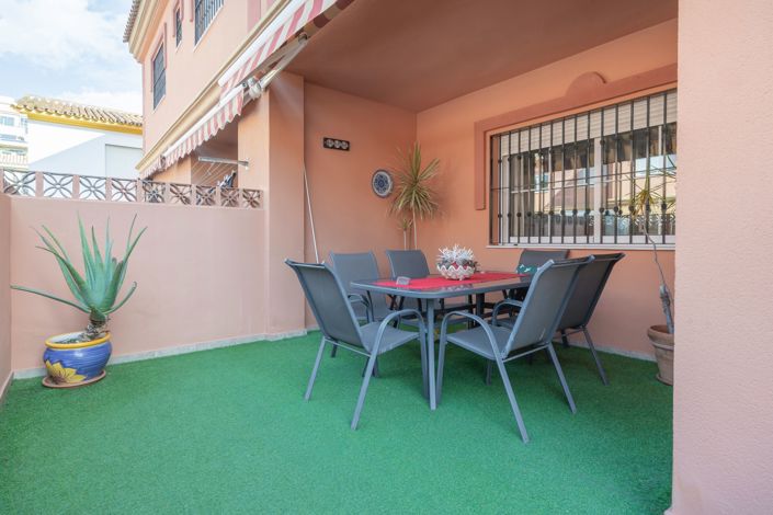 Image No.2-4 Bed House for sale