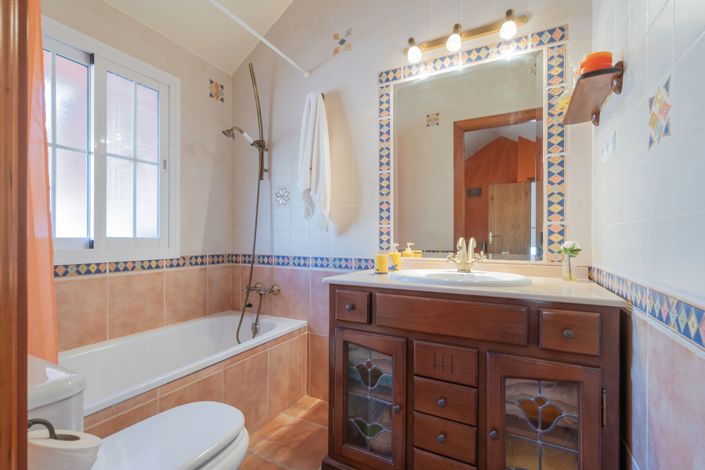 Image No.20-4 Bed House for sale