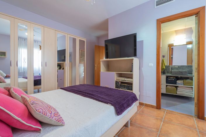 Image No.23-4 Bed House for sale