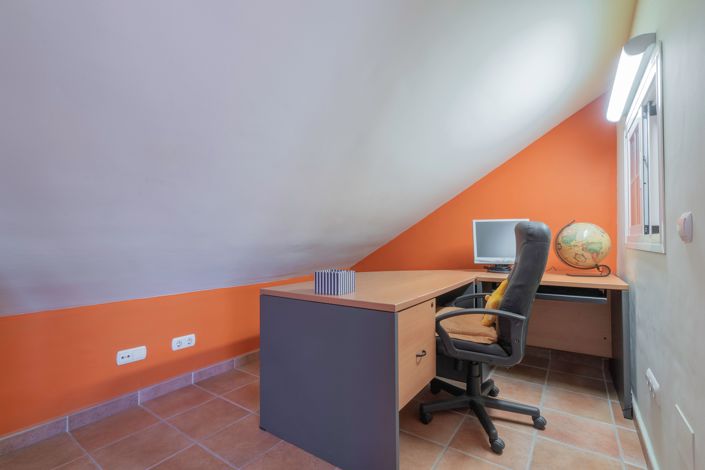 Image No.29-4 Bed House for sale