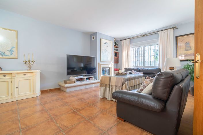 Image No.6-4 Bed House for sale