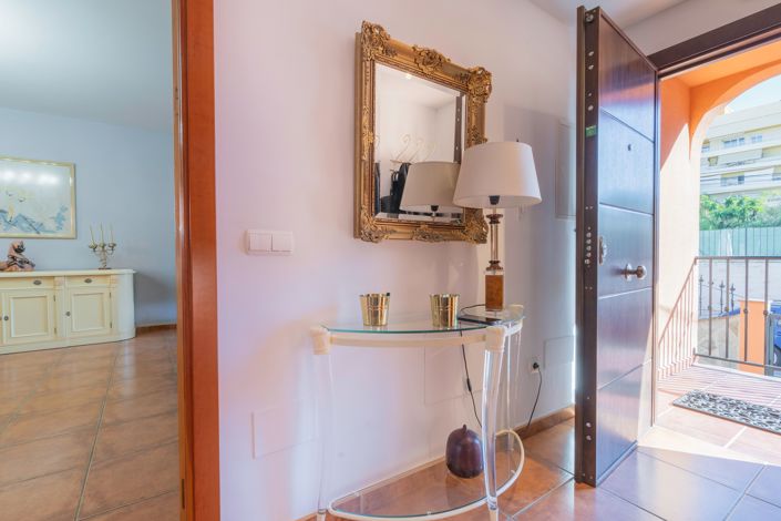 Image No.8-4 Bed House for sale