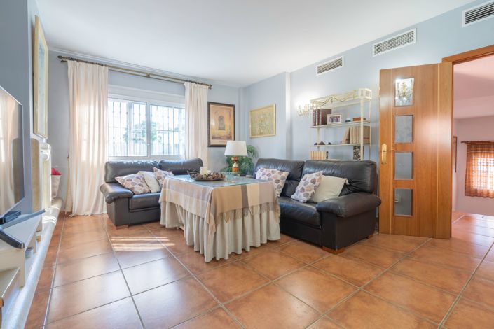 Image No.9-4 Bed House for sale