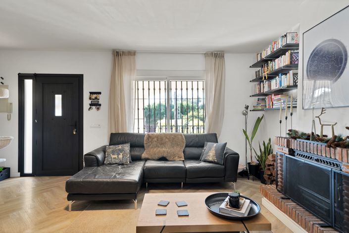 Image No.11-7 Bed Villa for sale