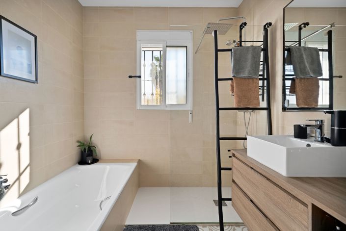 Image No.12-7 Bed Villa for sale