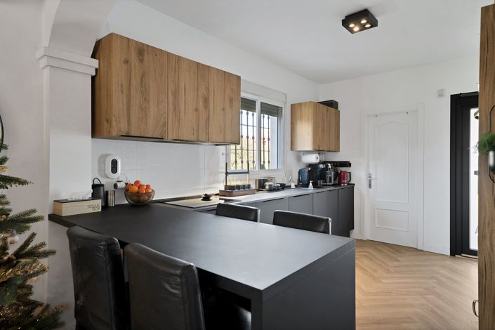 Image No.7-7 Bed Villa for sale