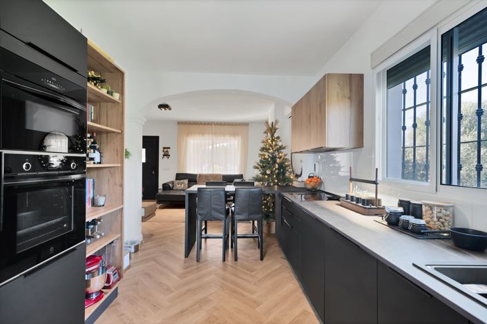 Image No.10-7 Bed Villa for sale