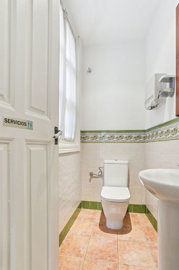 Image No.20-6 Bed Commercial for sale