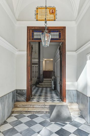 Image No.27-6 Bed Commercial for sale