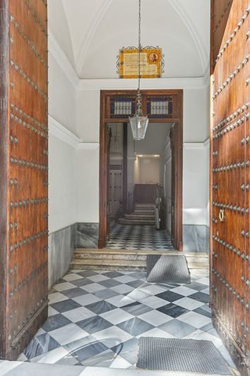 Image No.28-6 Bed Commercial for sale