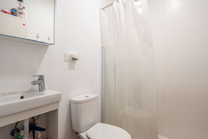 Image No.7-2 Bed Commercial for sale