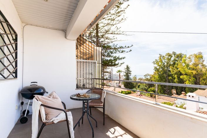 Image No.1-4 Bed House for sale