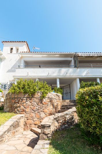 Image No.22-4 Bed House for sale