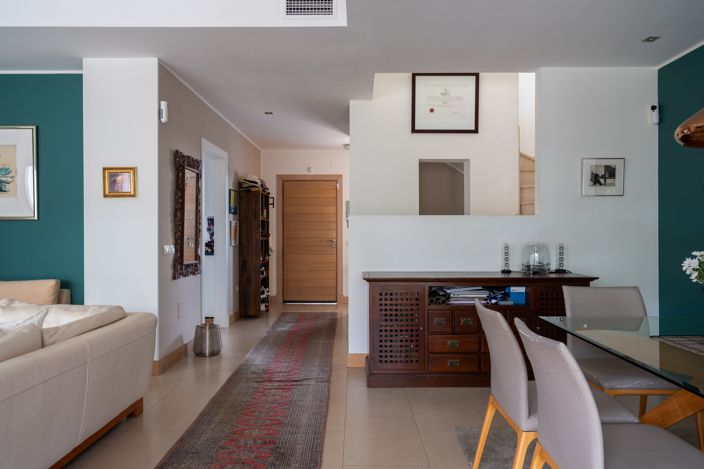 Image No.11-3 Bed House for sale