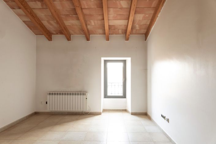 Image No.24-6 Bed House for sale