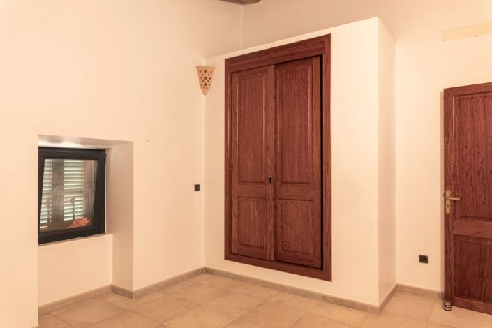 Image No.27-6 Bed House for sale