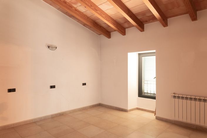 Image No.28-6 Bed House for sale